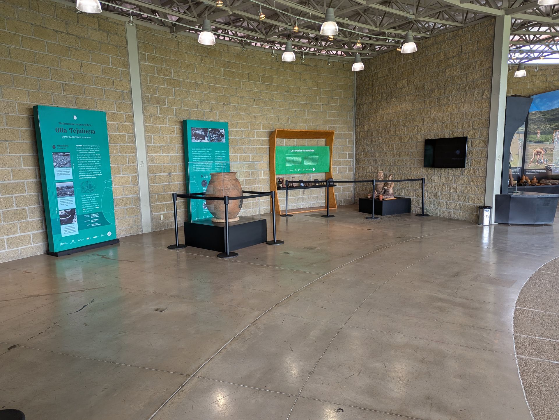 Olla tejuinera museum exhibit